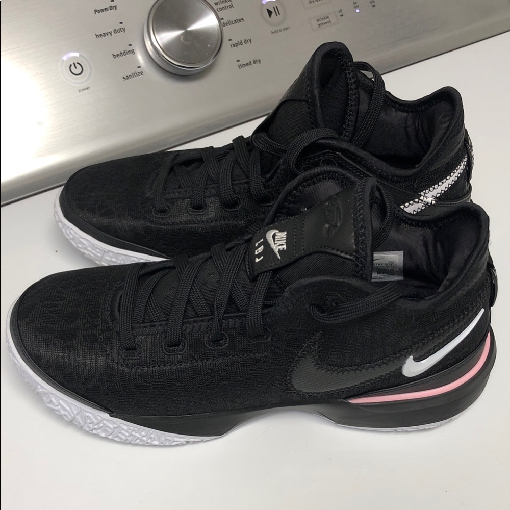 Nike Lebron basketball shoes Men’s 7, women’s 8.5